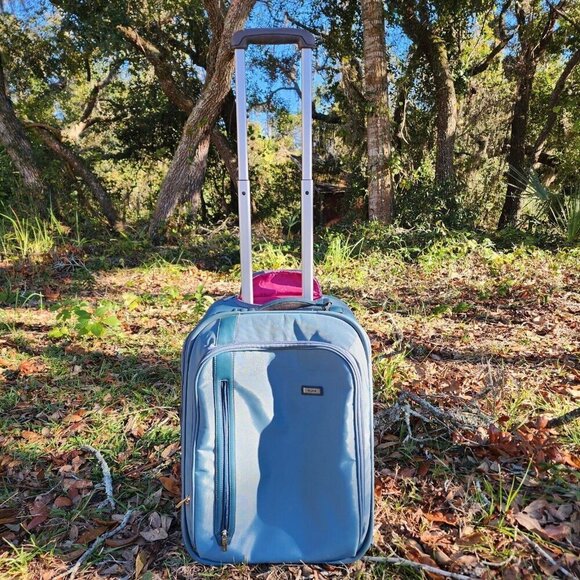 Tumi Vista Super Light Upright Carry On 20" Rolling Suitcase Teal Two Wheeled - Picture 1 of 16